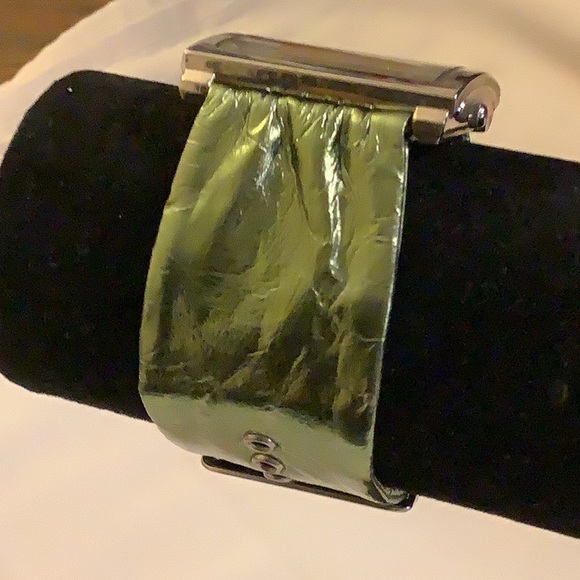 GREEN FOIL Banded Ladies Statement Watch - Picture 3 of 4